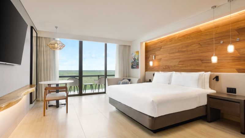 CUNQR__Resort_View_One_King_Bedroom_Guestroom_01